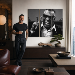 Ručne maľovaný Pop Art obraz Ray Charles | triptych – obraz v modernom mužskom interiéri, lifestyle vizualizácia. Dominantné farby: čierna, biela, sivá.