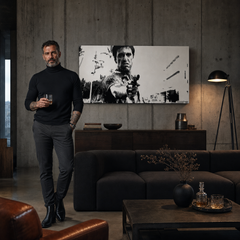 Ručne maľovaný POP Art obraz Scarface – obraz v modernom mužskom interiéri, lifestyle vizualizácia. Dominantné farby: čierna, biela, sivá.
